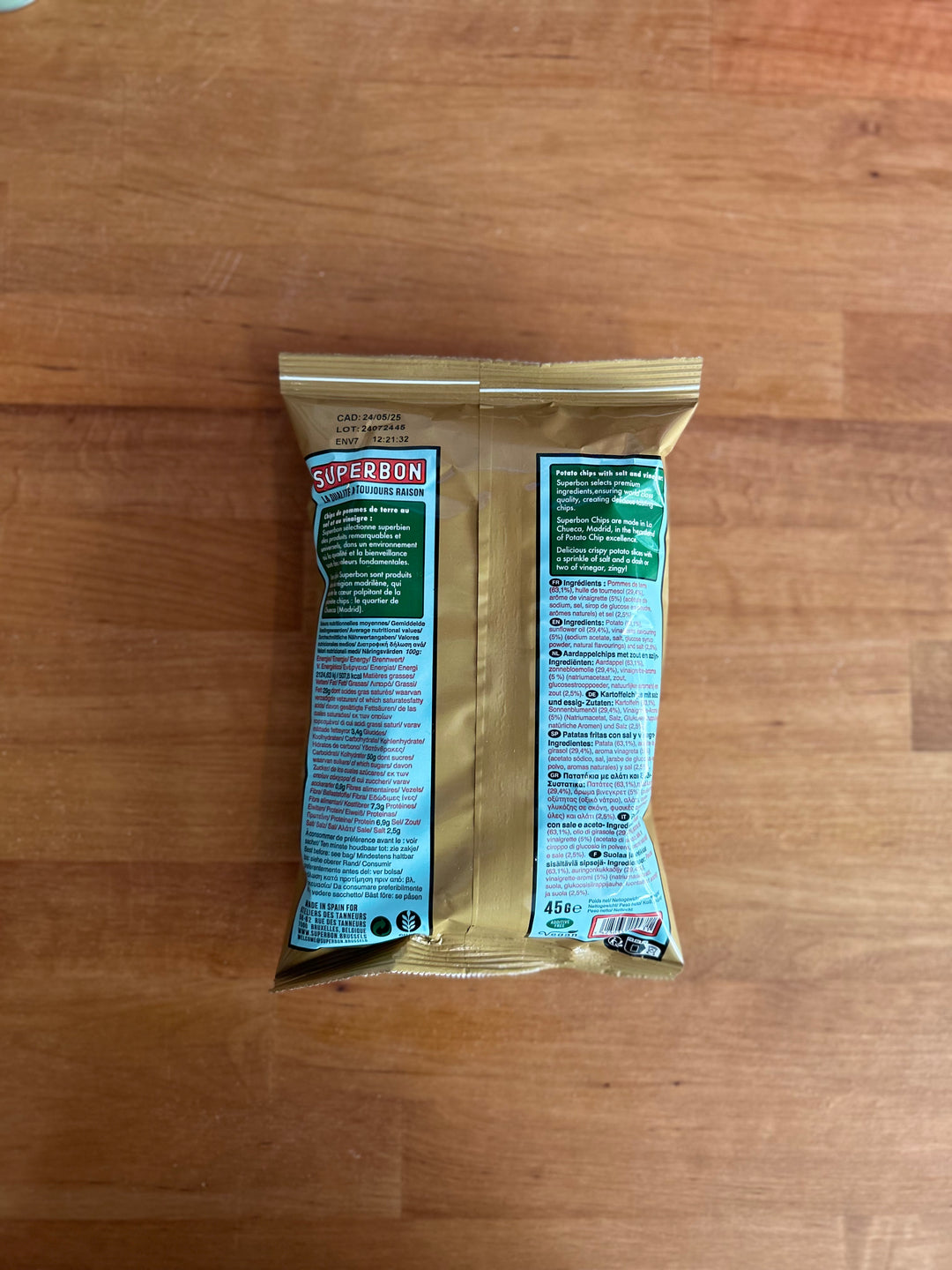 Verpackung der Essig-Salz-Chips, 45g, von Superbon. Die ansprechende Verpackung zeigt lebhafte Farben und betont den würzigen Geschmack der chips mit Essig- und Salzgeschmack.