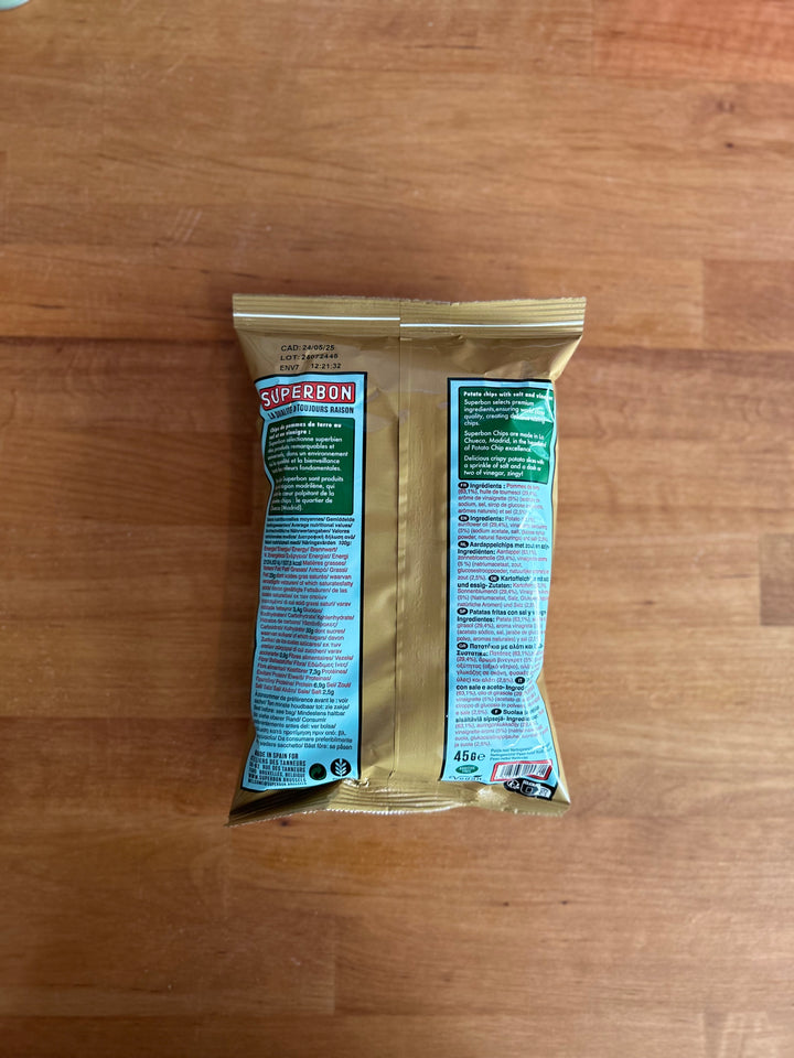 Verpackung der Essig-Salz-Chips, 45g, von Superbon. Die ansprechende Verpackung zeigt lebhafte Farben und betont den würzigen Geschmack der chips mit Essig- und Salzgeschmack.