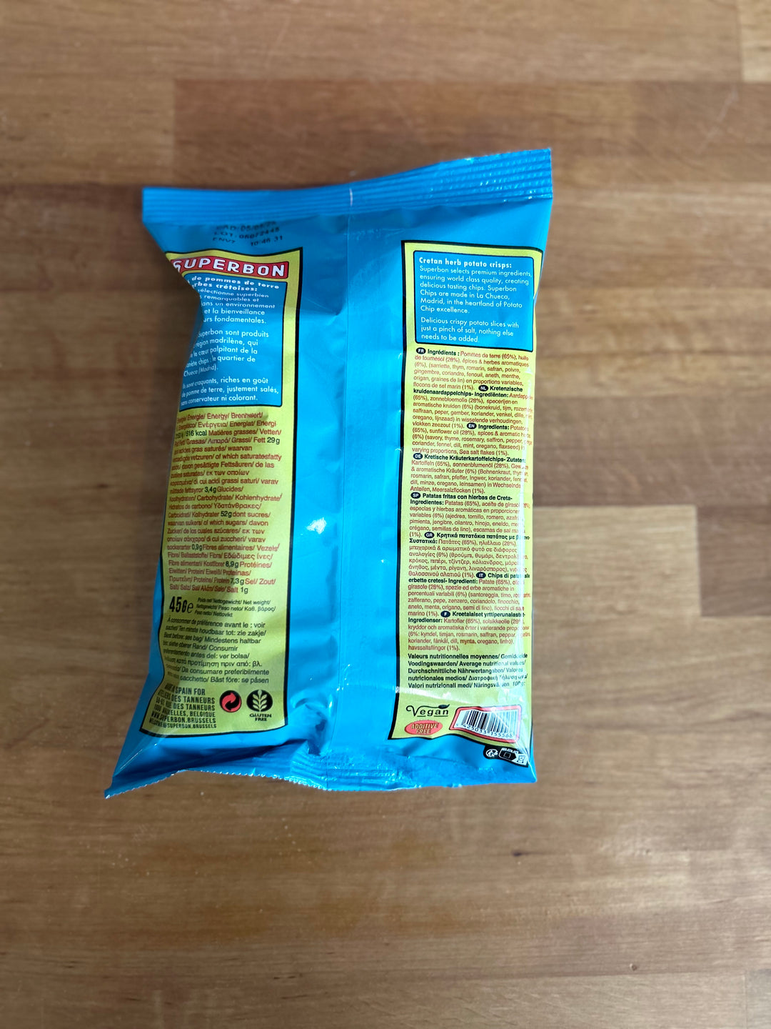 Verpackung der Kretischen Kräuterchips, 45g, von Superbon. Die attraktive Verpackung zeigt ein ansprechendes Design mit Bildern von Kräutern, das den aromatischen und mediterranen Geschmack der chips hervorhebt.