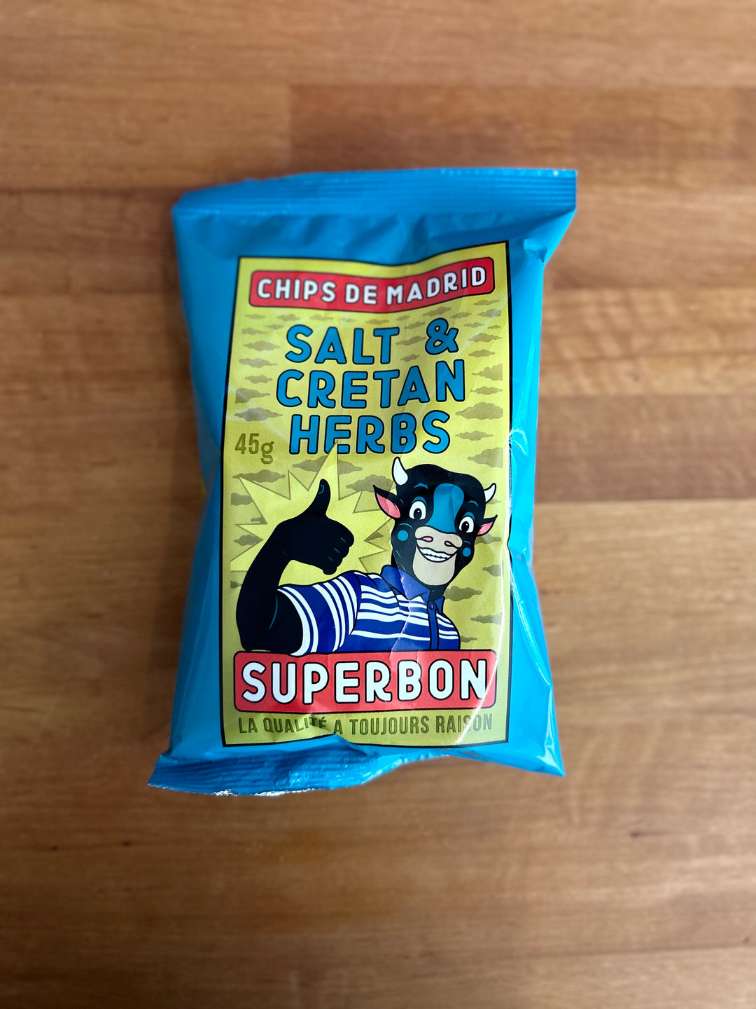 Verpackung der Kretischen Kräuterchips, 45g, von Superbon. Die attraktive Verpackung zeigt ein ansprechendes Design mit Bildern von Kräutern, das den aromatischen und mediterranen Geschmack der chips hervorhebt.