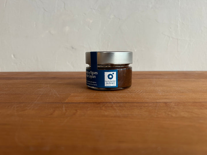 Glas mit Sur le Sentier des Bergers Feigenchutney mit Ceylon-Tee, 90 g.