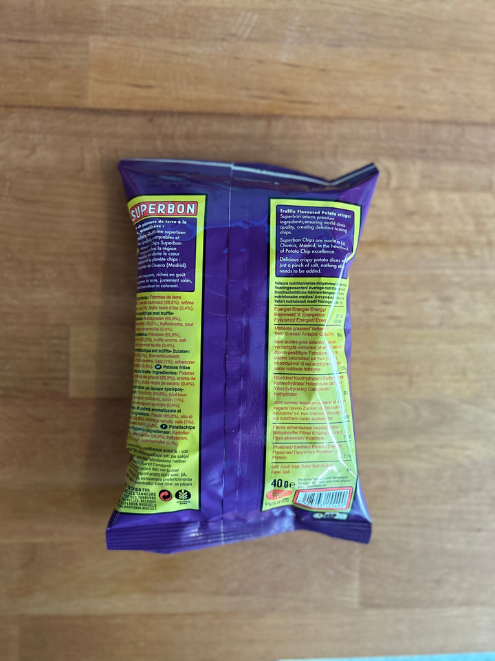 Verpackung der Trüffelchips, 40g, von Superbon. Die stilvolle und auffällige Verpackung hebt den edlen und intensiven Geschmack der trüffelaromatisierten Kartoffelchips hervor.